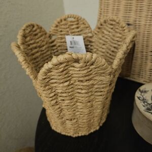Natural Woven Scallop  Basket